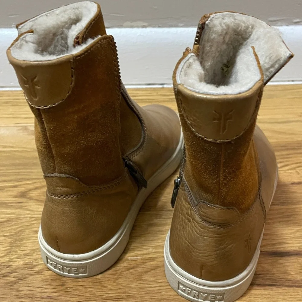 FRYE Gemma Tan Brown Shearling Lined Leather & Suede‎ Zip Ankle Boots Women's 6M